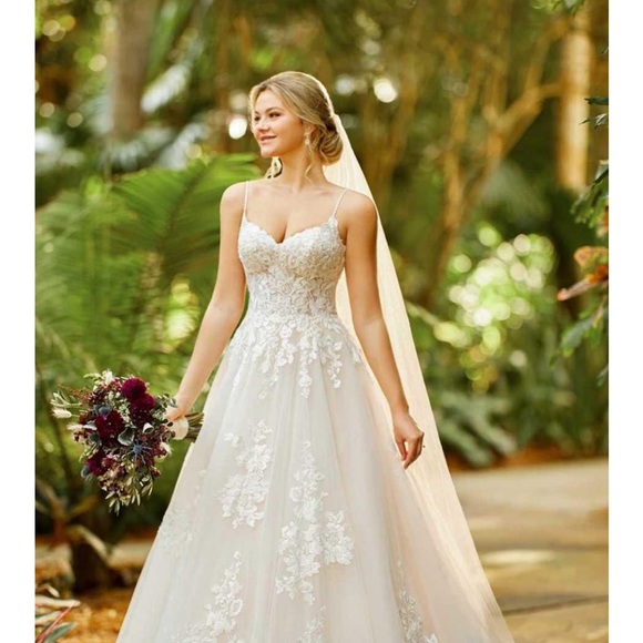 Essence of Australia D3100 wedding dress - Picture 3 of 5